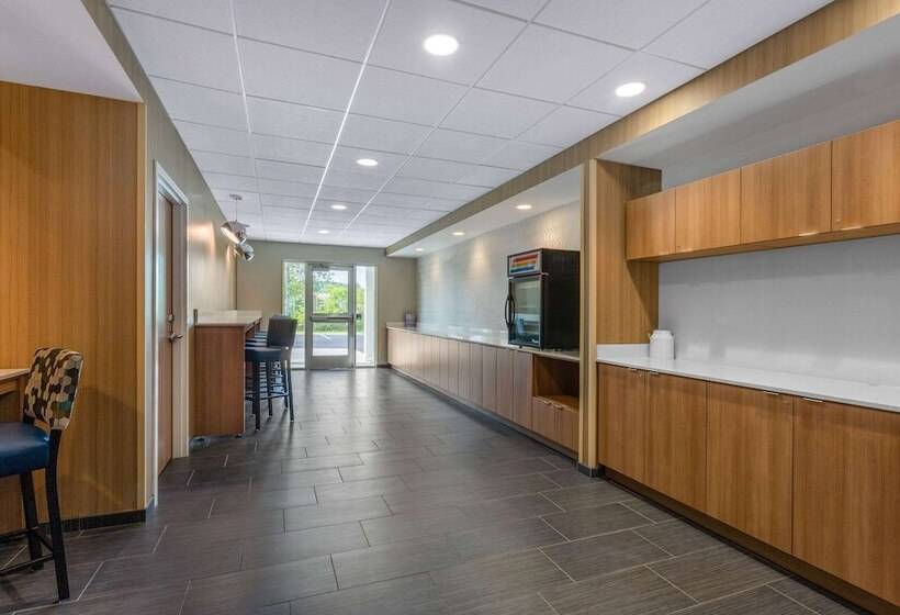 Microtel Inn & Suites By Wyndham Amsterdam