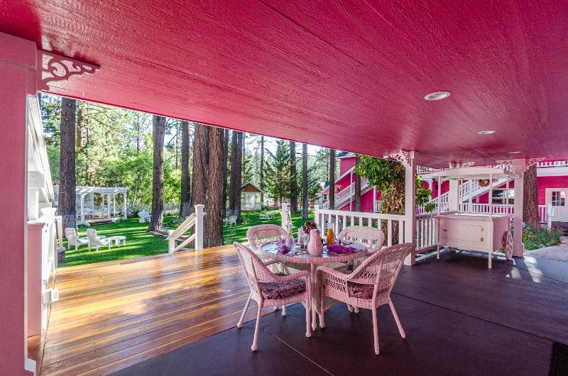 Apples Bed And Breakfast Inn