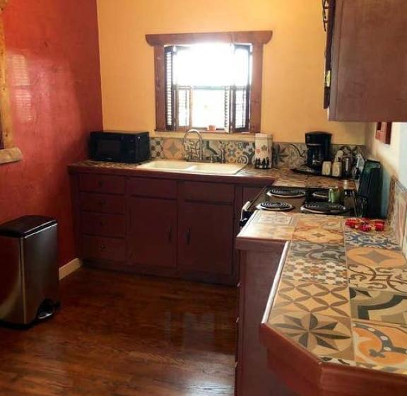 مبيت وإفطار El Viejo Adobe   Across From Sul Ross Campus