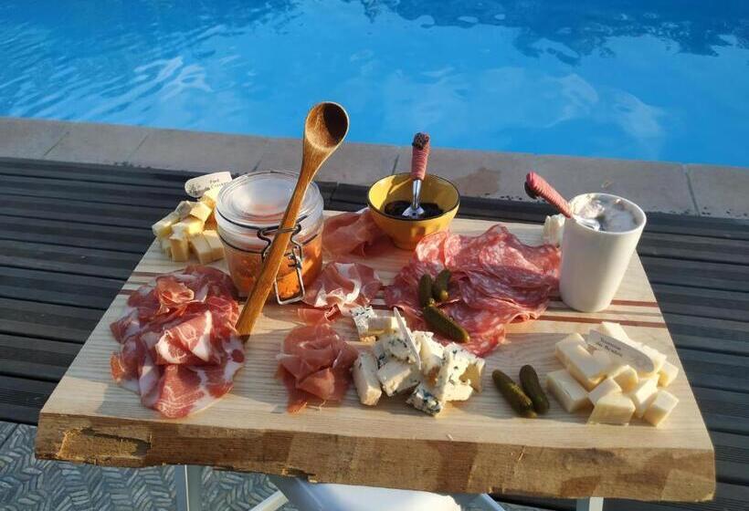 צימר La Résinière De Pirique