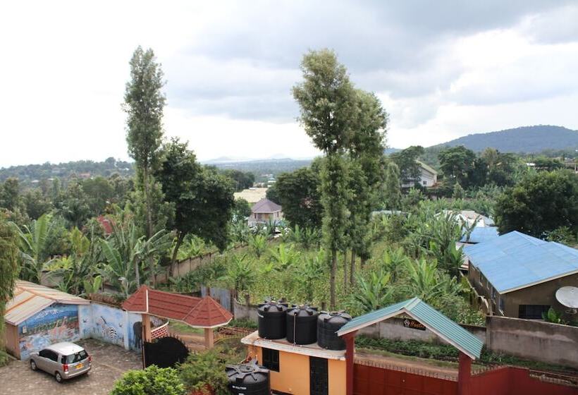 هتل Arusha Family Retreat Resort