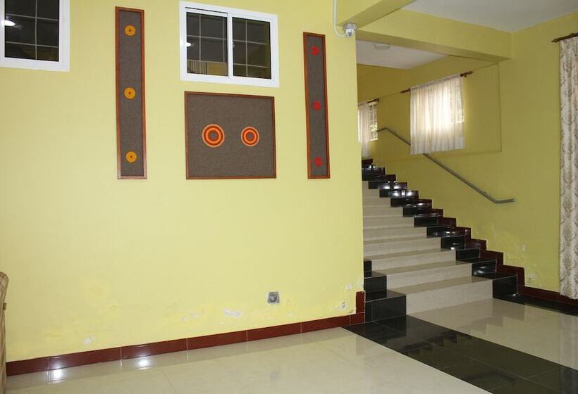 هتل Arusha Family Retreat Resort