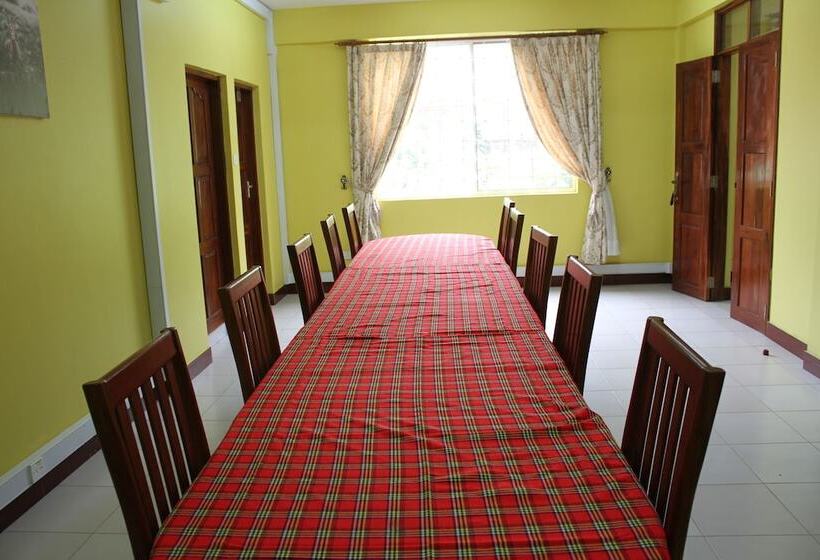 هتل Arusha Family Retreat Resort