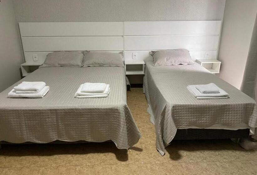 בית מלון כפרי Avenida Center