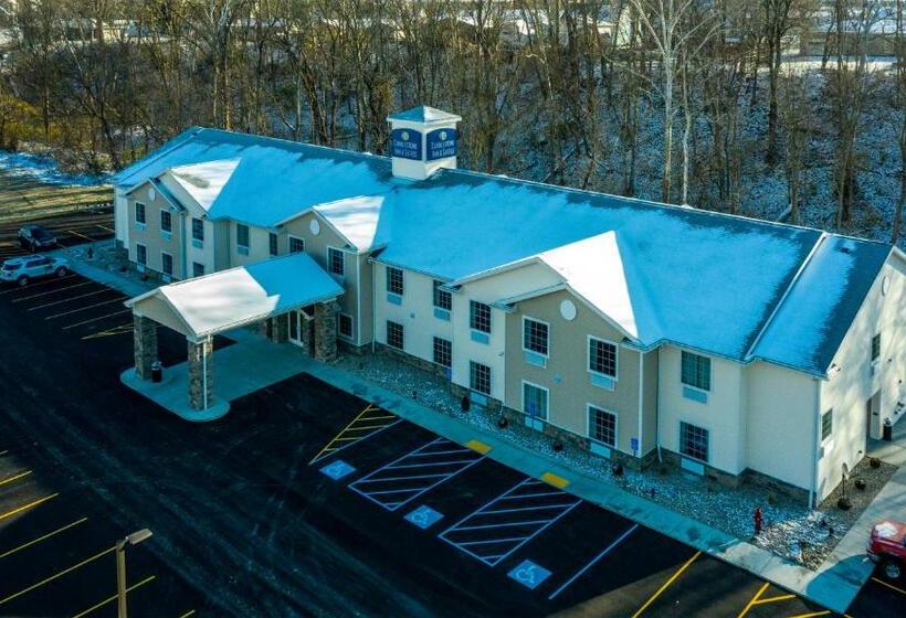 בית מלון כפרי Cobblestone Inn & Suites  Brookville