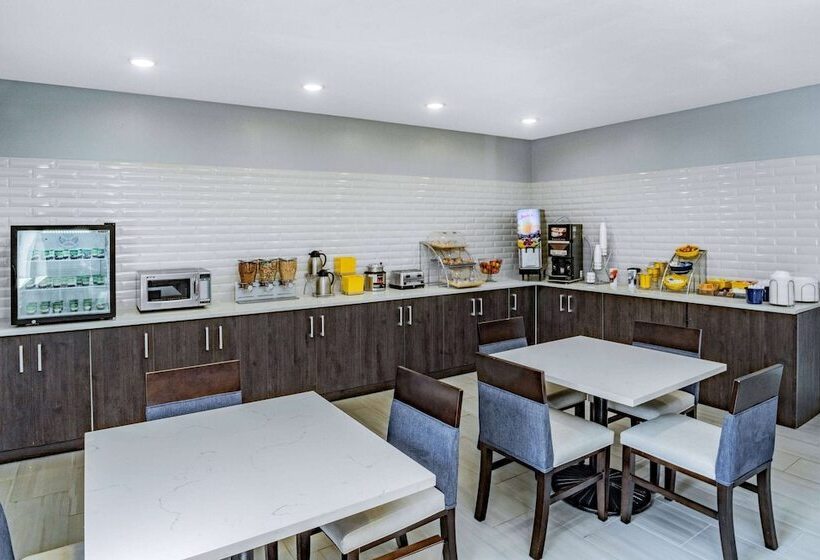 בית מלון כפרי Days Inn & Suites By Wyndham Horn Lake   Memphis Graceland