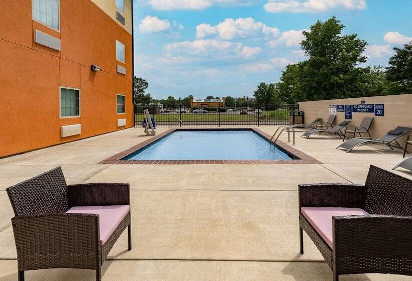 בית מלון כפרי Days Inn & Suites By Wyndham Horn Lake   Memphis Graceland