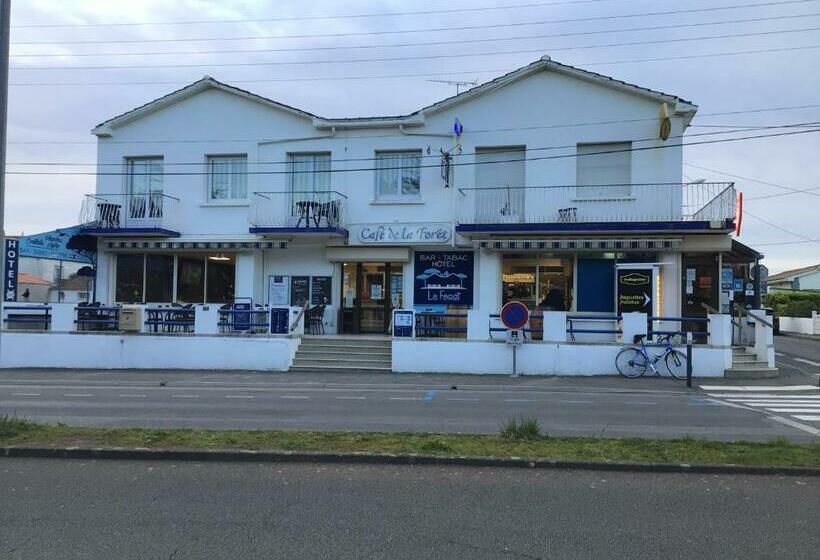 فندق De La Forêt