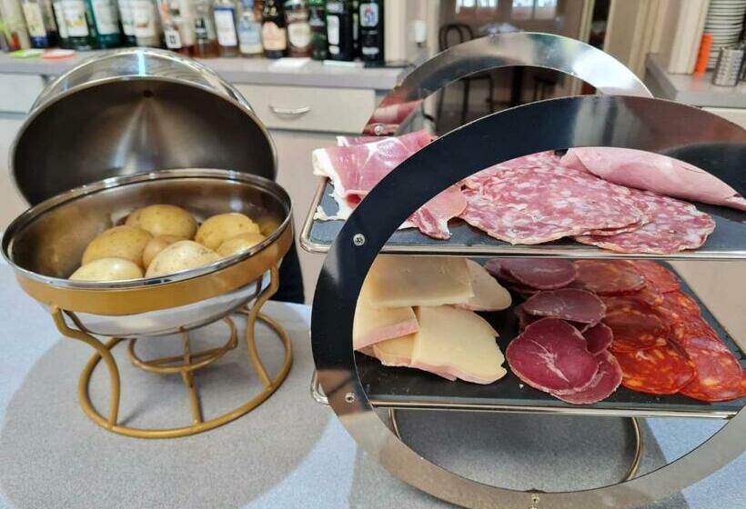 فندق De La Forêt