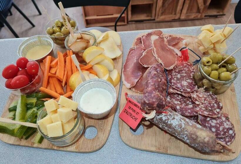 فندق De La Forêt