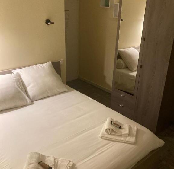 فندق De La Forêt