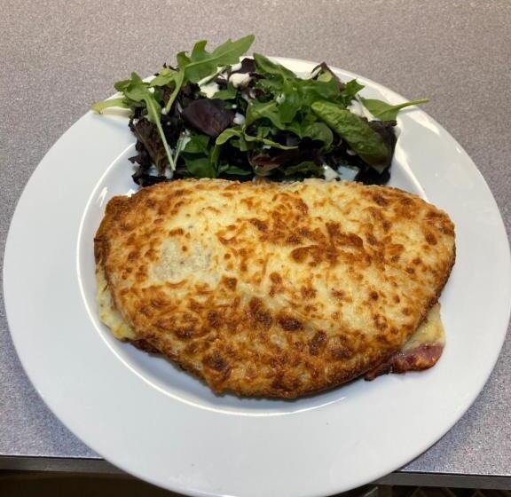 فندق De La Forêt