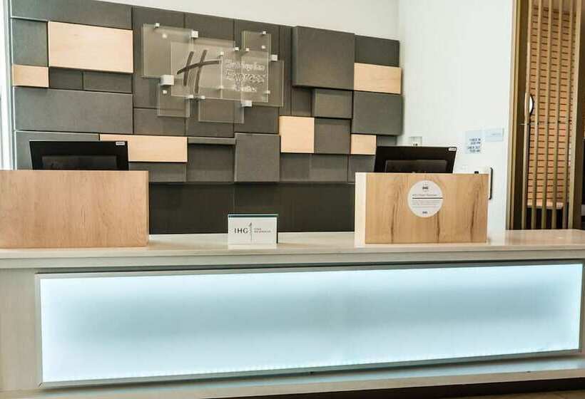 호텔 Holiday Inn Express & Suites Edmonton N   St Albert, An Ihg