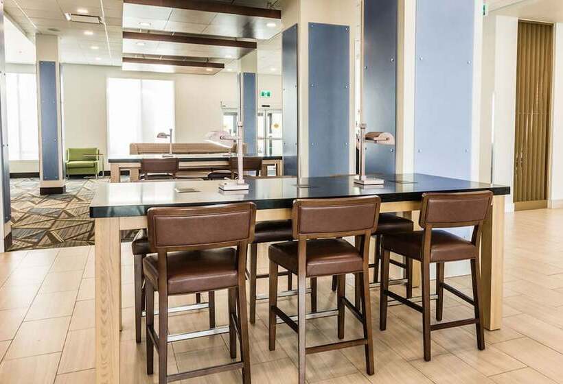 호텔 Holiday Inn Express & Suites Edmonton N   St Albert, An Ihg