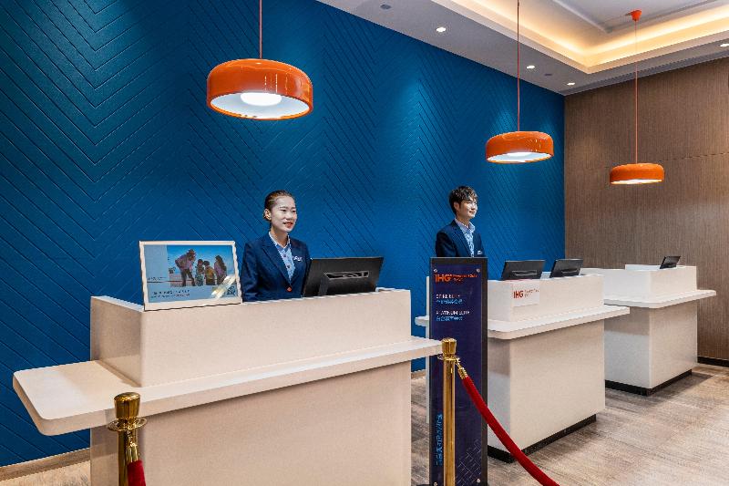 هتل Holiday Inn Express Urumqi Station By Ihg