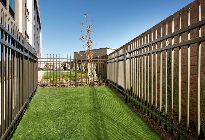 فندق La Quinta Inn & Suites By Wyndham Santa Rosa Sonoma