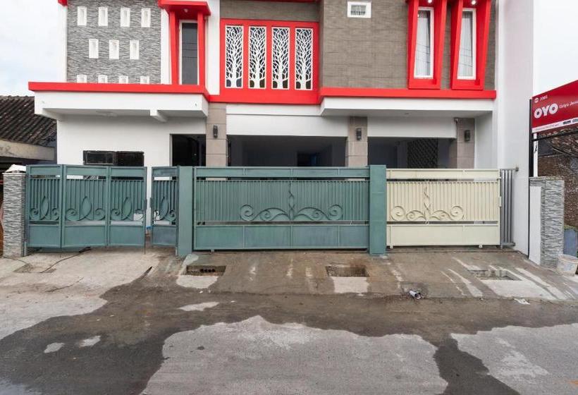 Szálloda Reddoorz Near Stadion Wilis Madiun