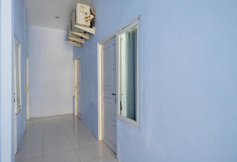 בית מלון כפרי Reddoorz Near Stadion Wilis Madiun