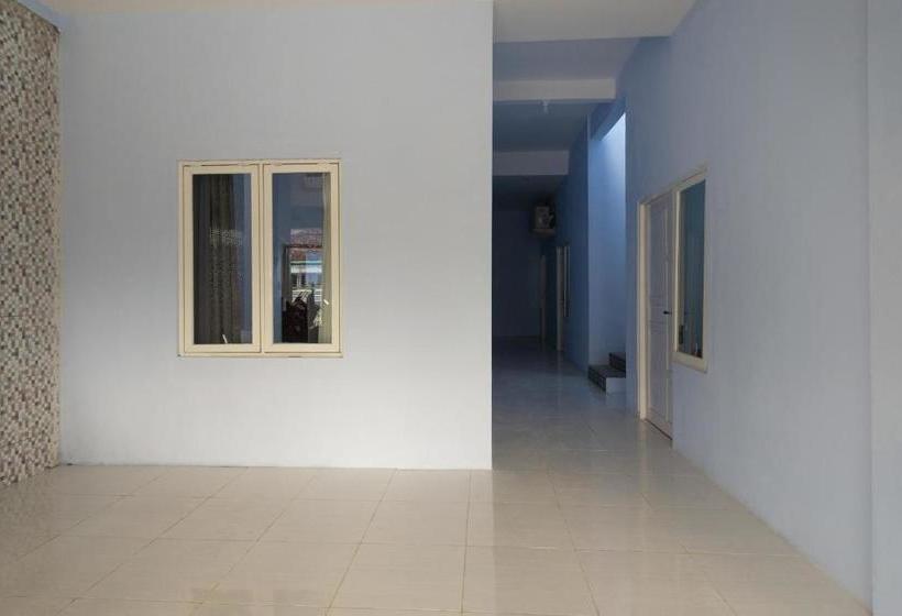 בית מלון כפרי Reddoorz Near Stadion Wilis Madiun