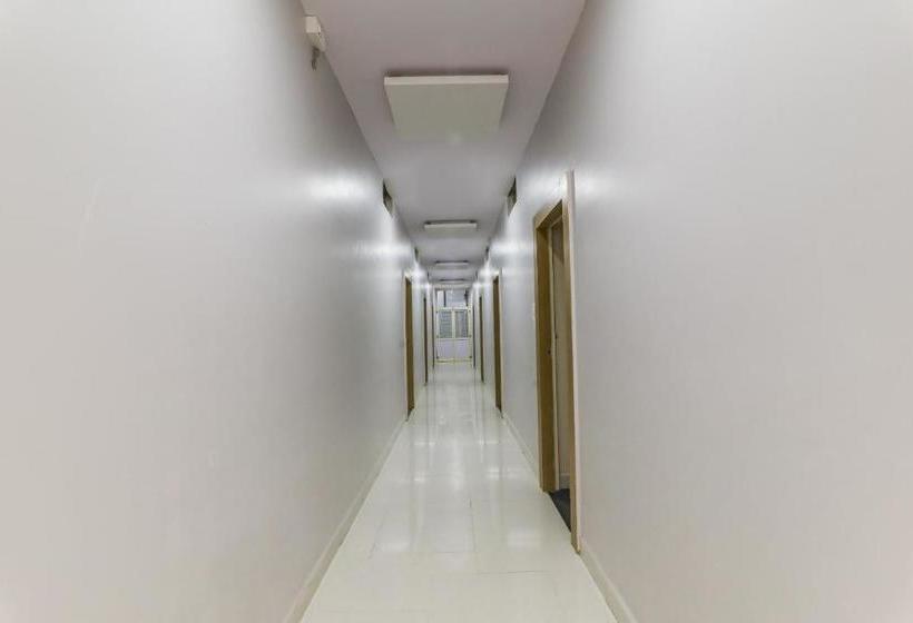 فندق Oyo 64632 Laxmi Palace