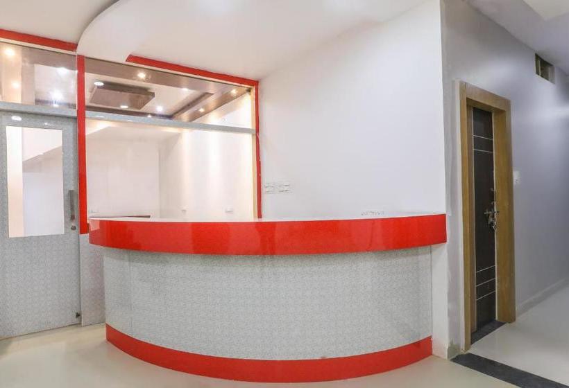 فندق Oyo 64632 Laxmi Palace