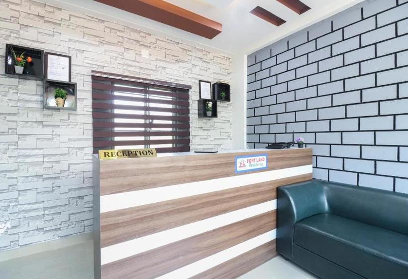 فندق Oyo 70830 Fort Land Residency