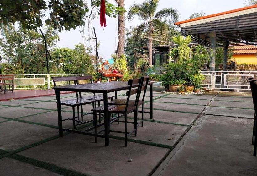 فندق Review Resort