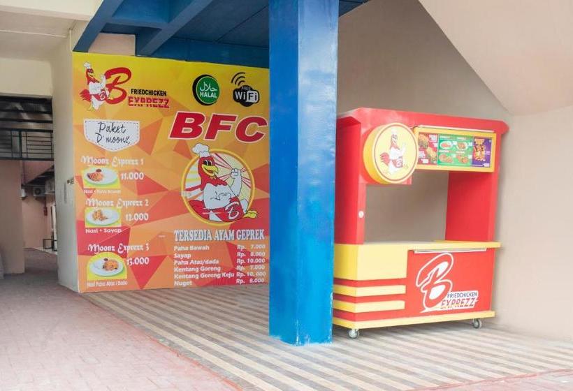 酒店 Oyo Life 3124 D Moonz Kost And Cafe