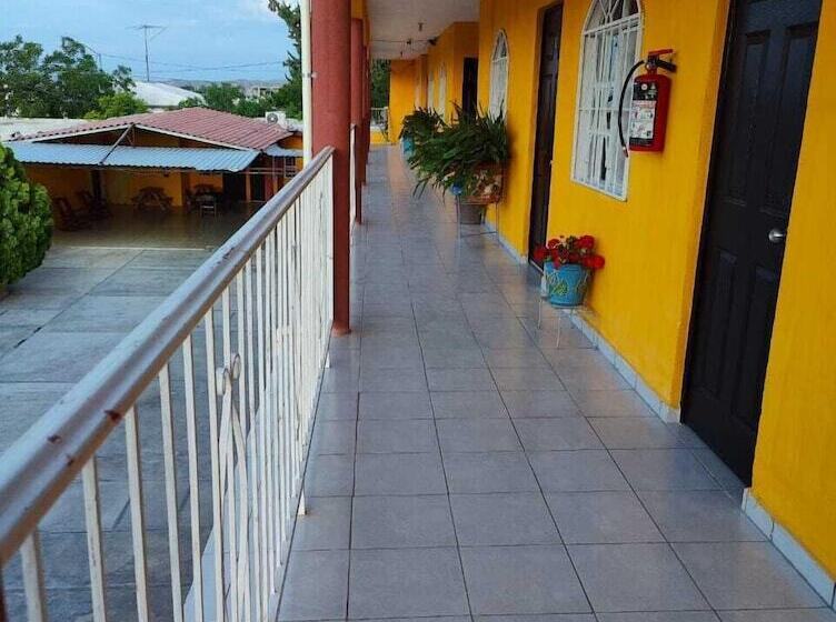 فندق Posada Santa Elena