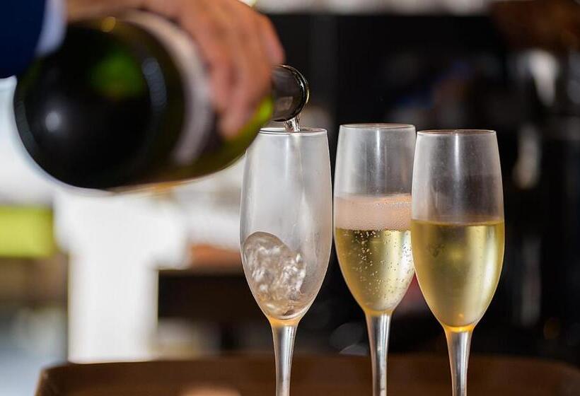 River Garden Hotel & Suites