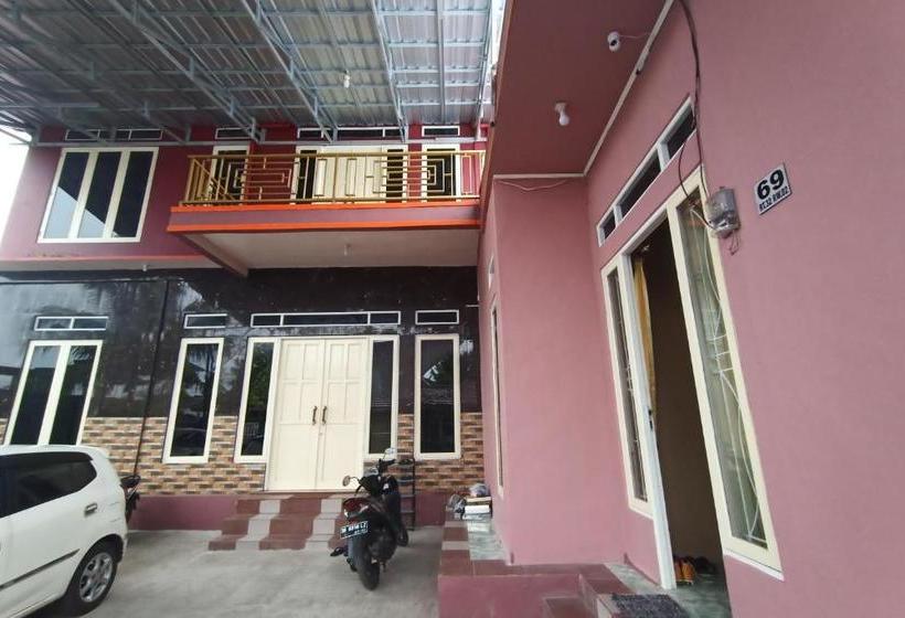 Отель Spot On 3525 Penginapan Magnolia Syariah