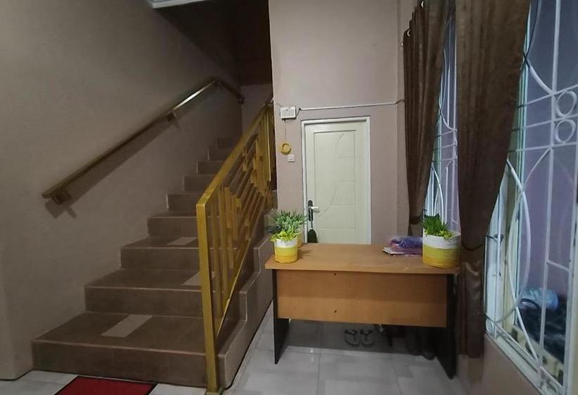 Отель Spot On 3525 Penginapan Magnolia Syariah