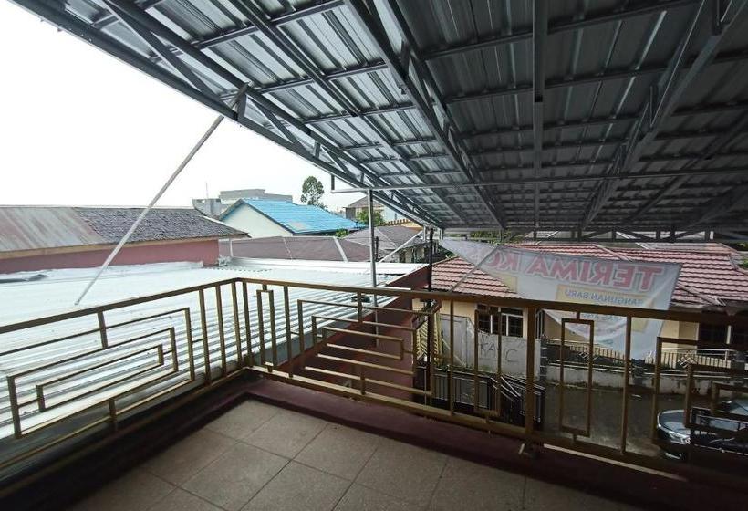 Отель Spot On 3525 Penginapan Magnolia Syariah