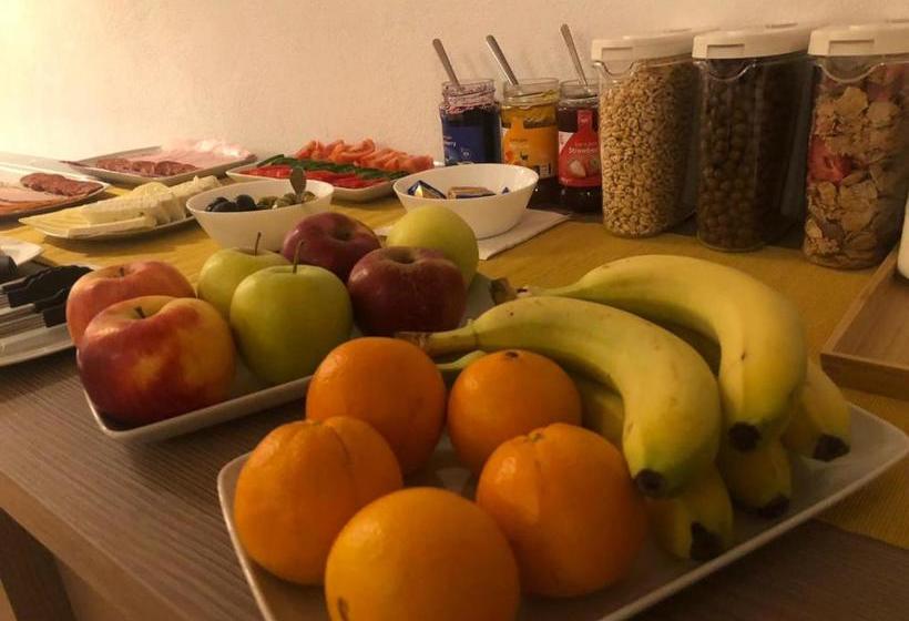 Отель The Top House