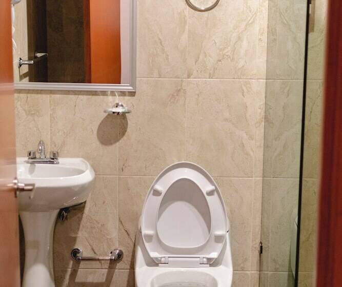 La Lola Hotel & Suites