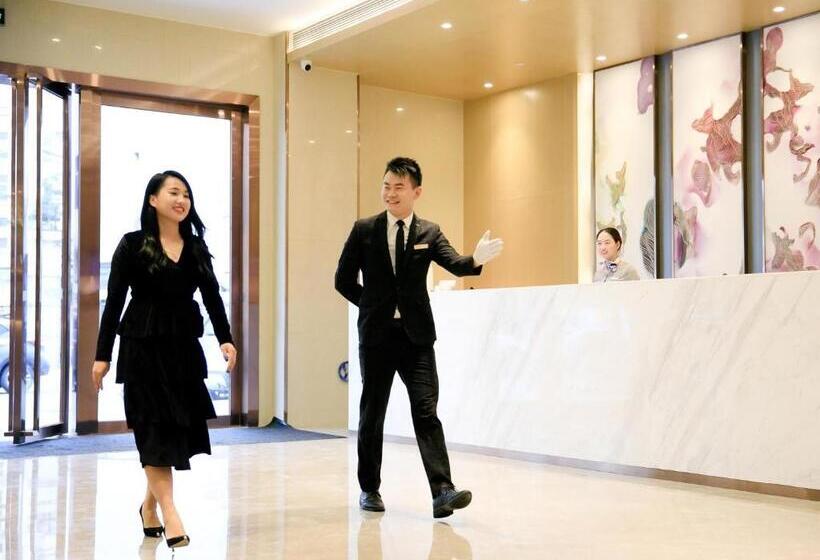 Lavande Hotels·shenzhen North Railway Station Longhua Bus Terminal