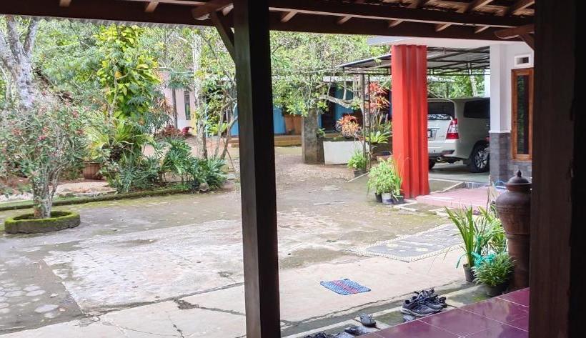 بنسيون Griya Ndelik