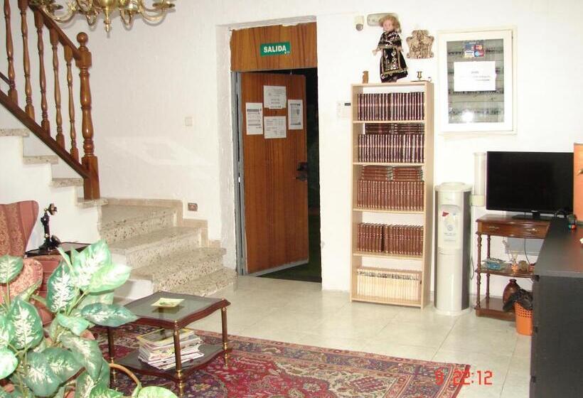 פנסיון Hostal Alfil
