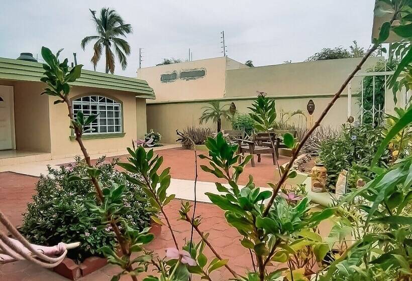 ペンション Pueblo Nomada Hostel