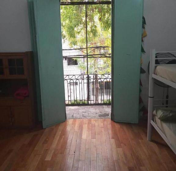 پانسیون Tango Hostel Club