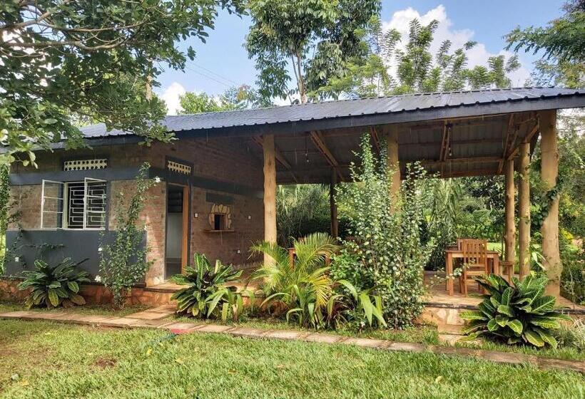 پانسیون Tusubira Village