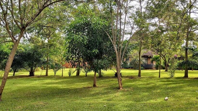 پانسیون Tusubira Village