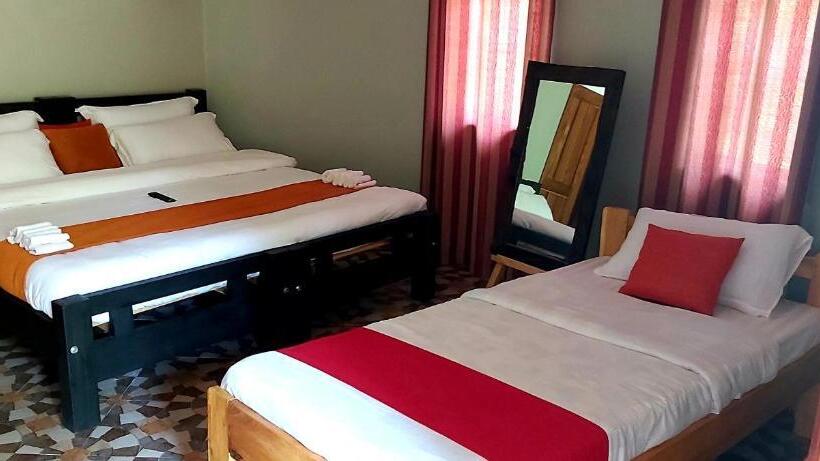 پانسیون Tusubira Village