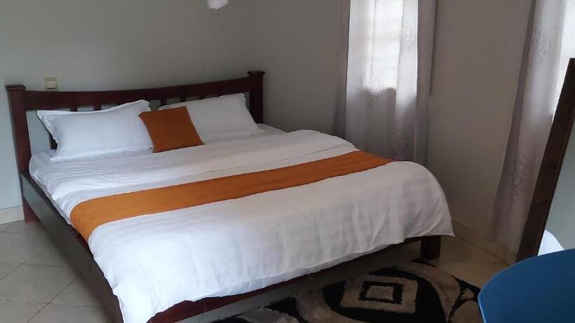 پانسیون Tusubira Village