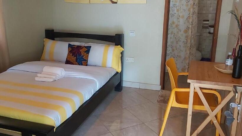 پانسیون Tusubira Village