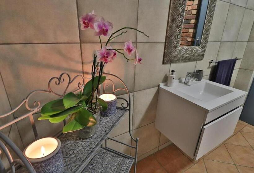 פנסיון Highway Gardens Guest House