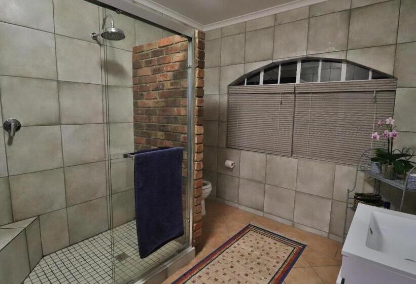 פנסיון Highway Gardens Guest House