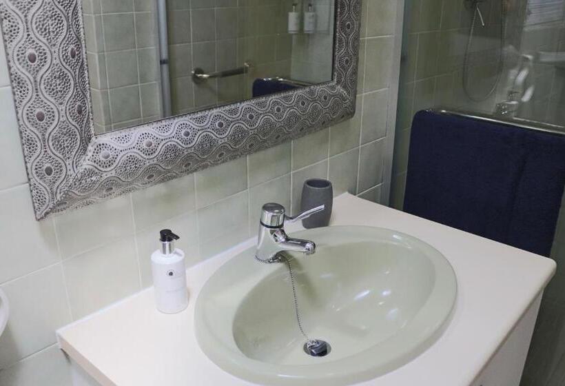 פנסיון Highway Gardens Guest House