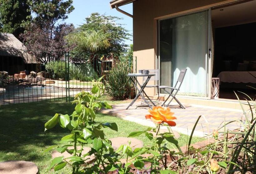 פנסיון Highway Gardens Guest House