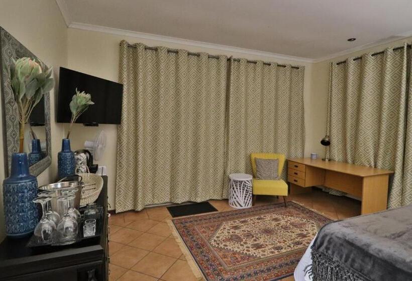 פנסיון Highway Gardens Guest House